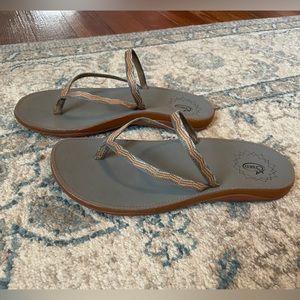 Chaco, flip flops